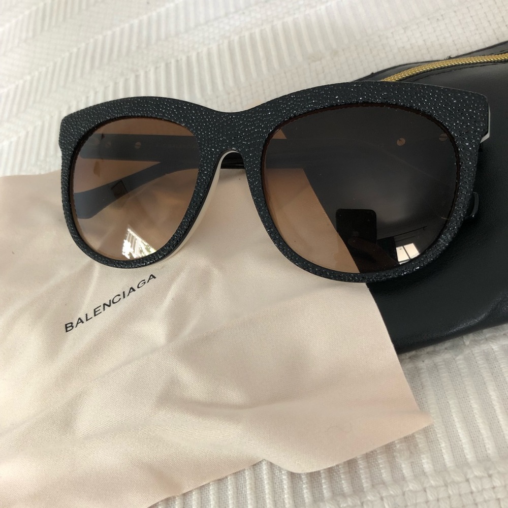 Balenciaga Women’s Sunglasses - Picture 6 of 7